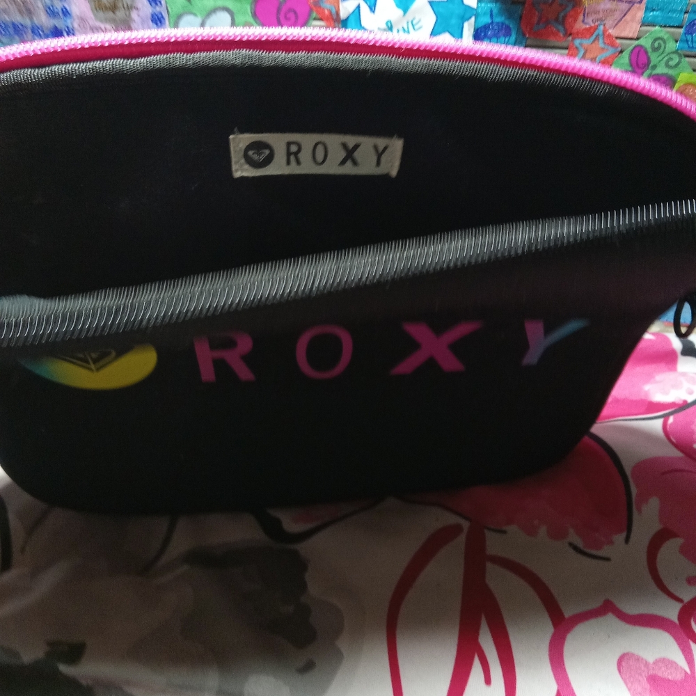 ROXY TABLET CASE - Picture 2 of 3